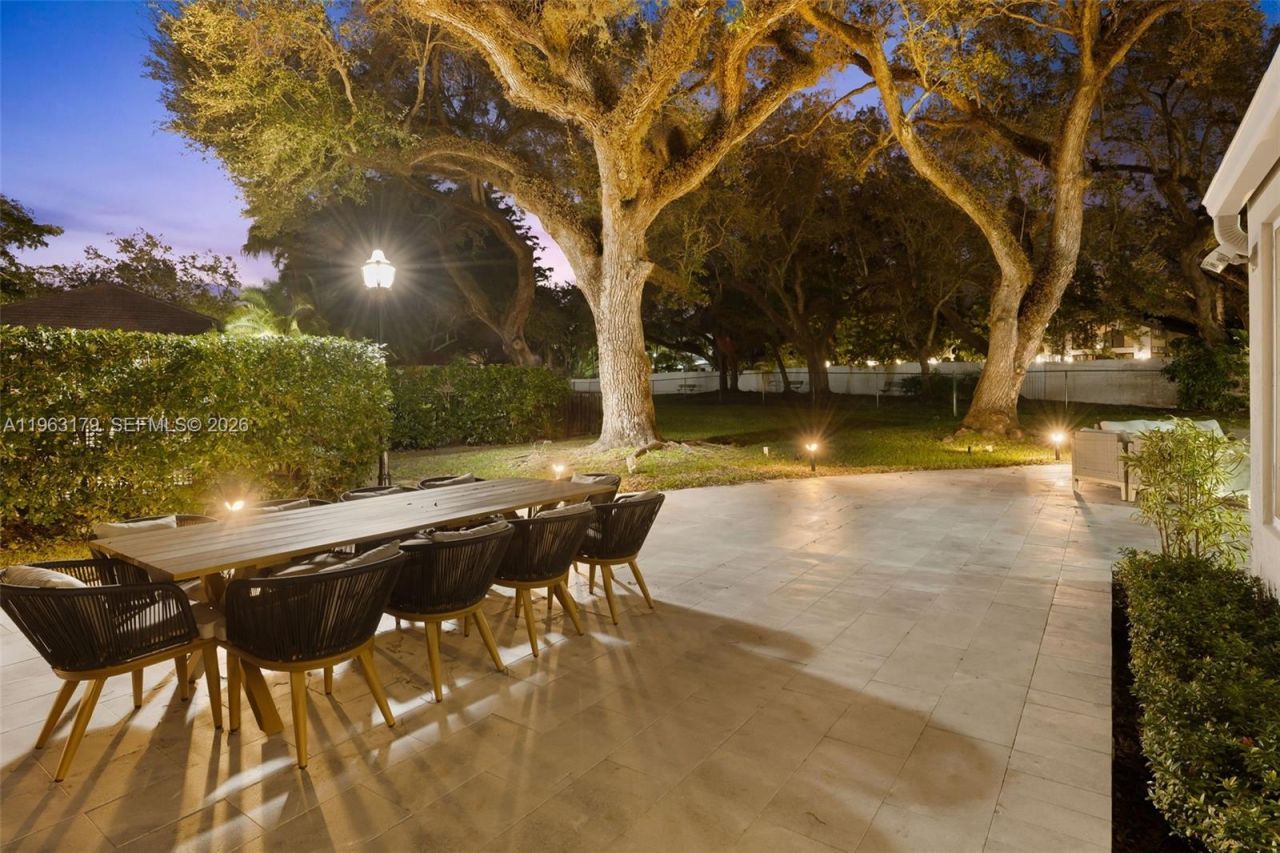 1961 S Oak Haven Cir , Miami, FL 33179 Photo