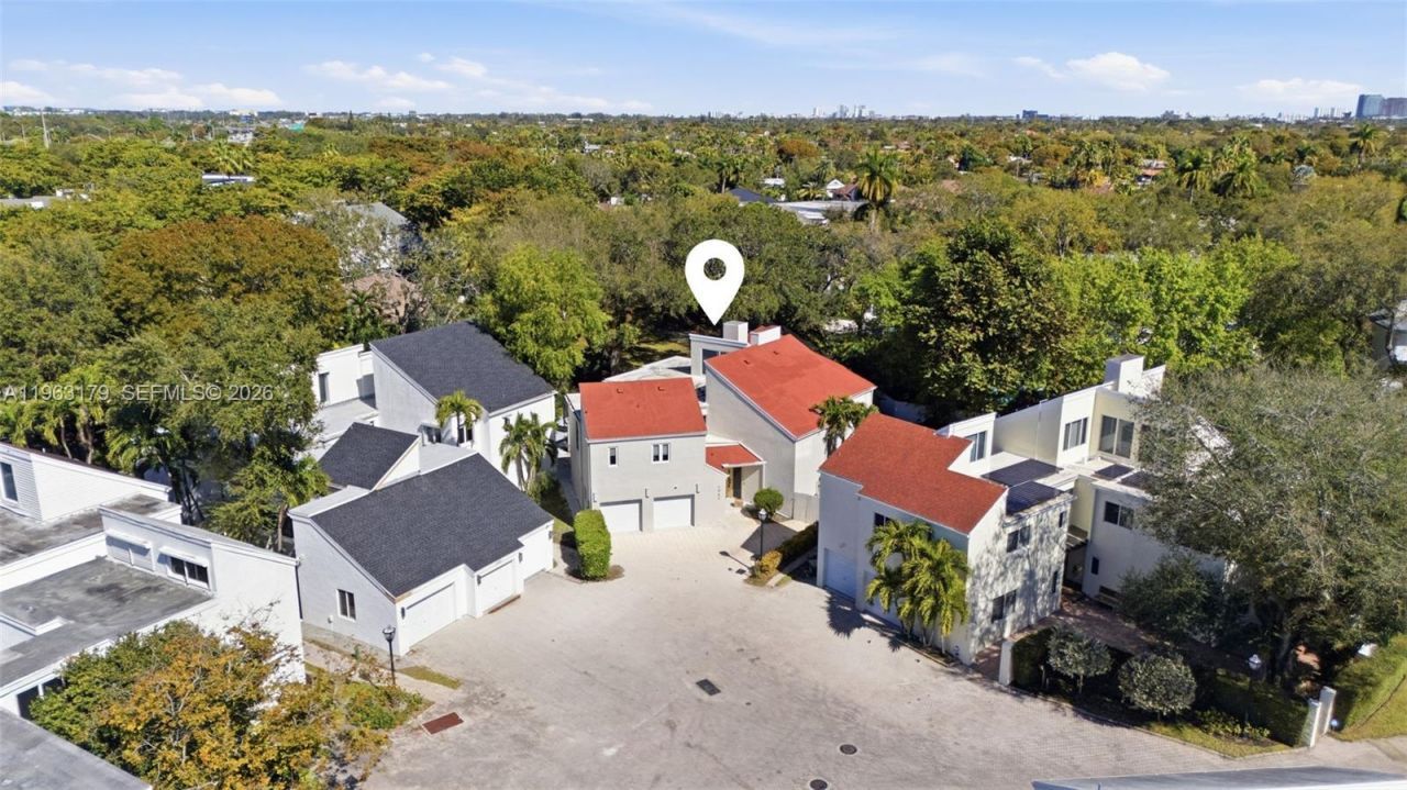 1961 S Oak Haven Cir , Miami, FL 33179 Photo