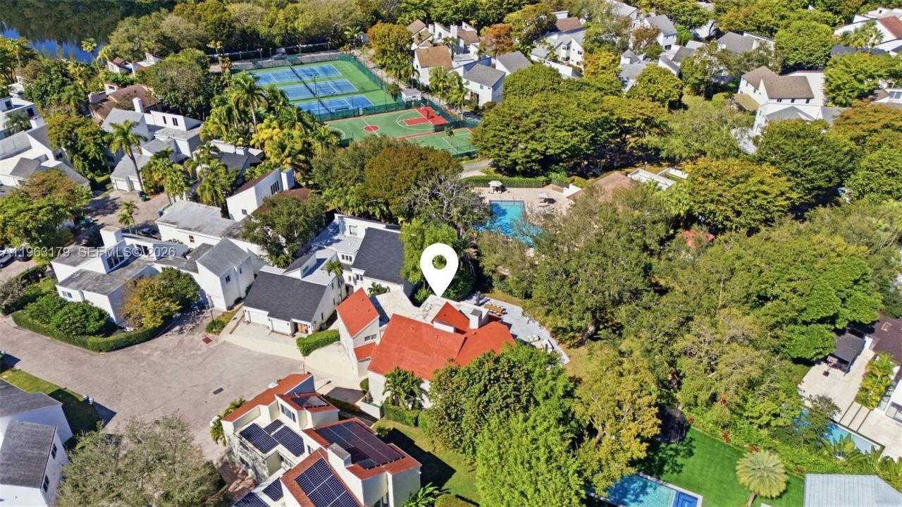 1961 S Oak Haven Cir , Miami, FL 33179 Photo