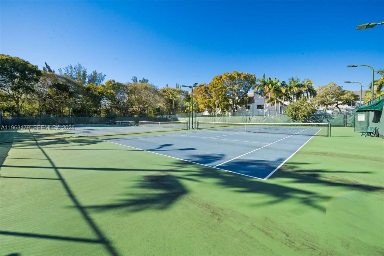 1961 S Oak Haven Cir , Miami, FL 33179 Photo