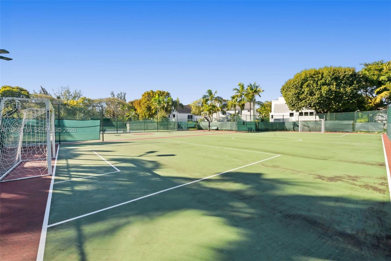 1961 S Oak Haven Cir , Miami, FL 33179 Photo