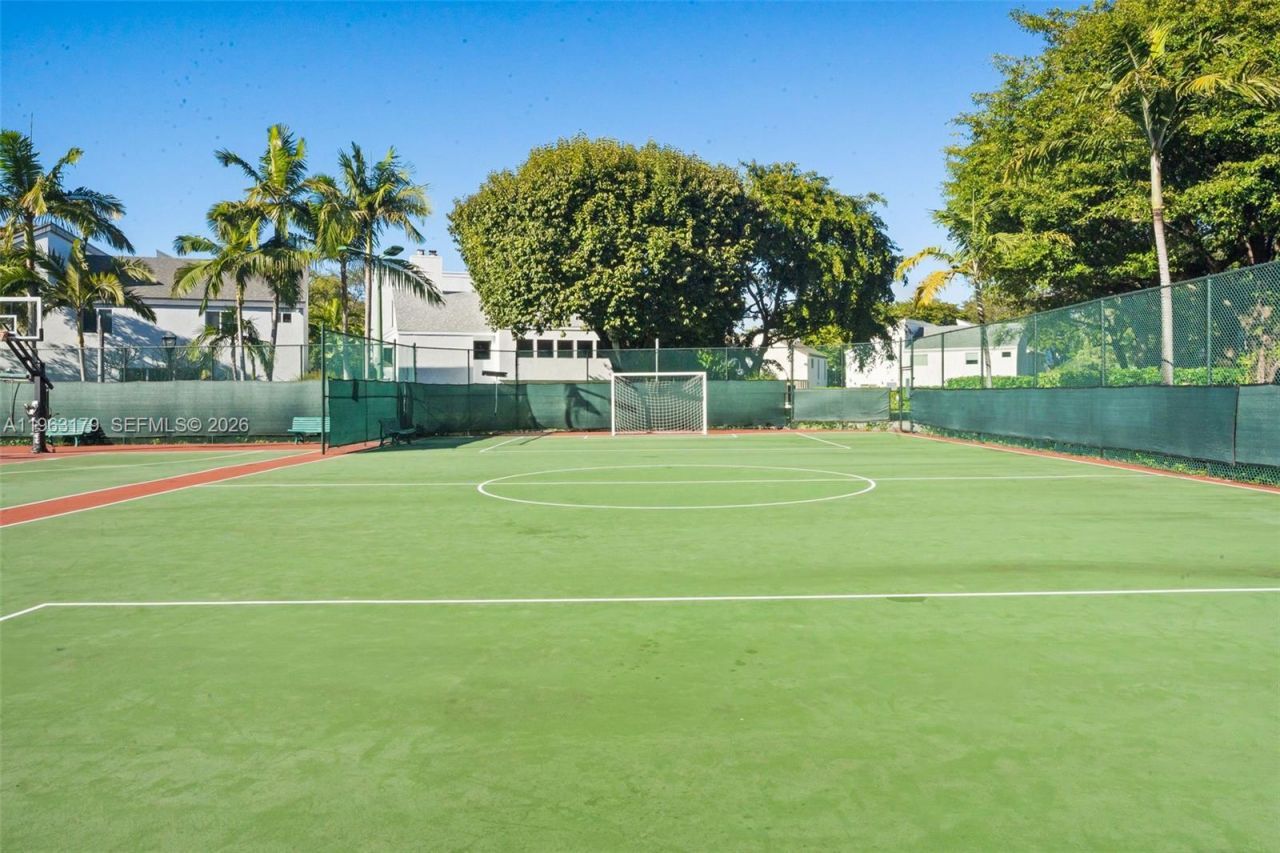 1961 S Oak Haven Cir , Miami, FL 33179 Photo