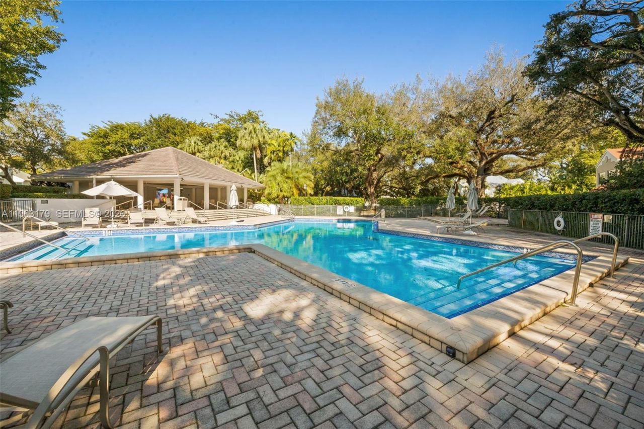 1961 S Oak Haven Cir , Miami, FL 33179 Photo