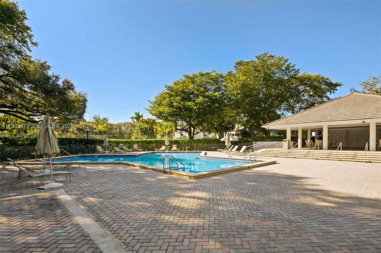 1961 S Oak Haven Cir , Miami, FL 33179 Photo