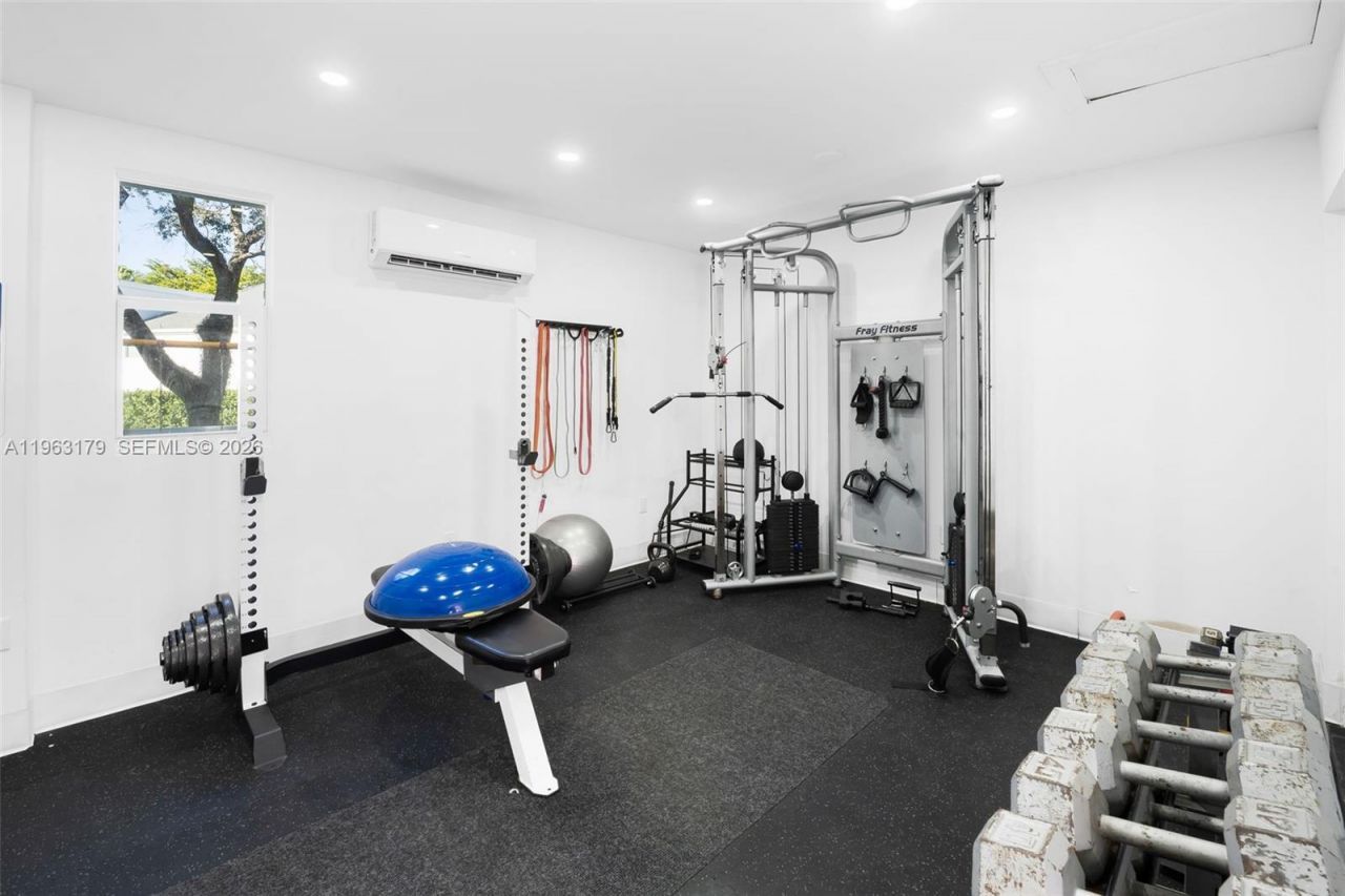 1961 S Oak Haven Cir , Miami, FL 33179 Photo