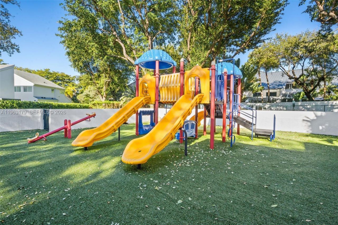 1961 S Oak Haven Cir , Miami, FL 33179 Photo