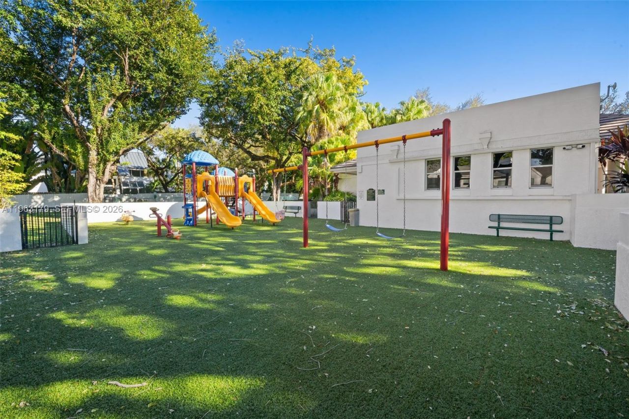 1961 S Oak Haven Cir , Miami, FL 33179 Photo