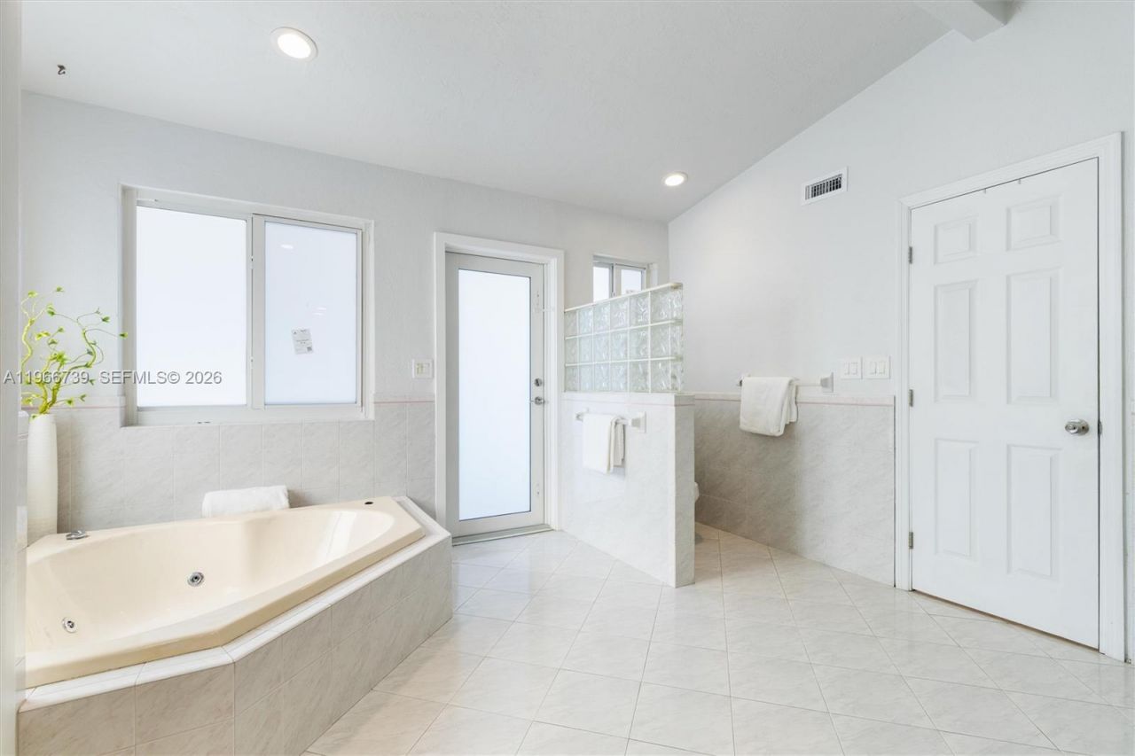 8260 SW 133 St, Pinecrest, FL 33156 Photo