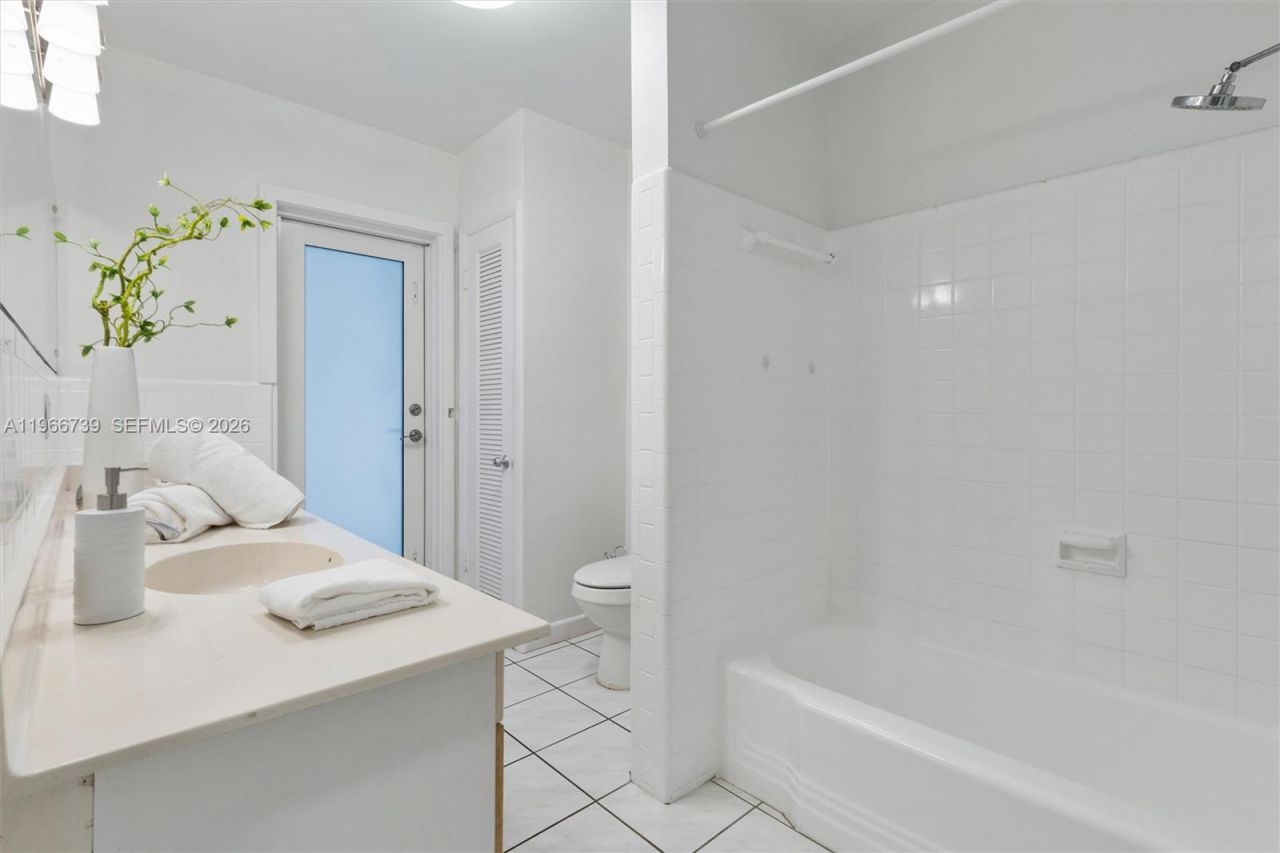 8260 SW 133 St, Pinecrest, FL 33156 Photo