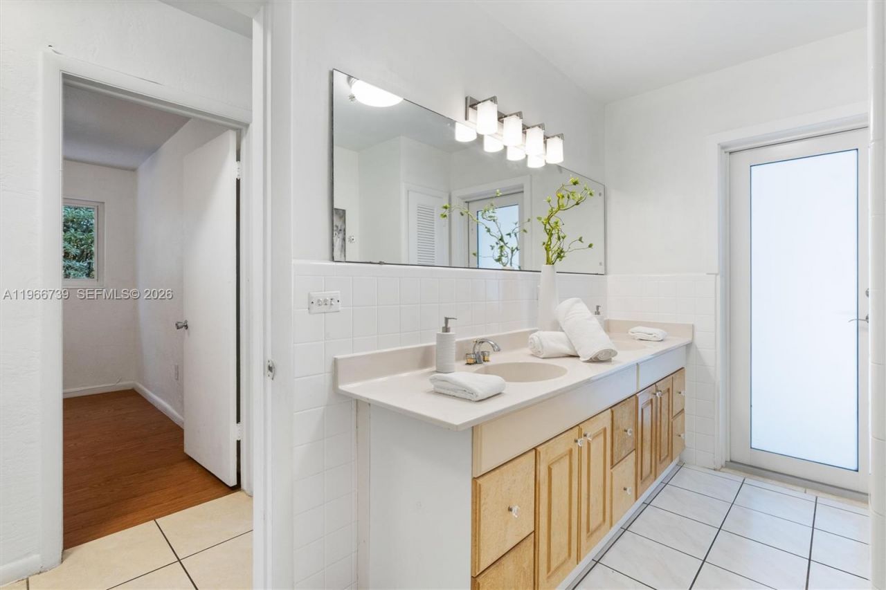 8260 SW 133 St, Pinecrest, FL 33156 Photo