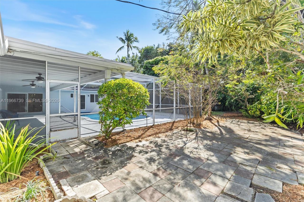 8260 SW 133 St, Pinecrest, FL 33156 Photo