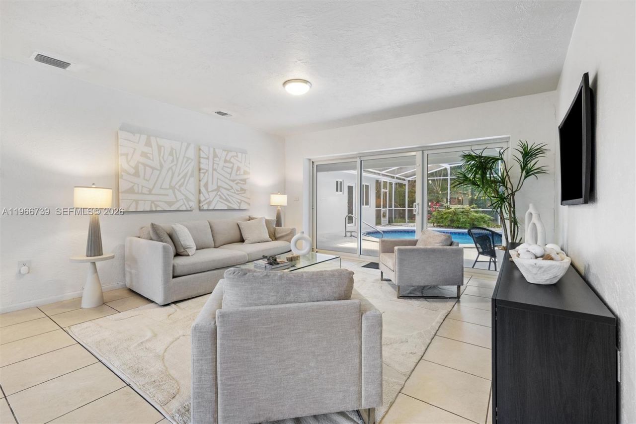 8260 SW 133 St, Pinecrest, FL 33156 Photo