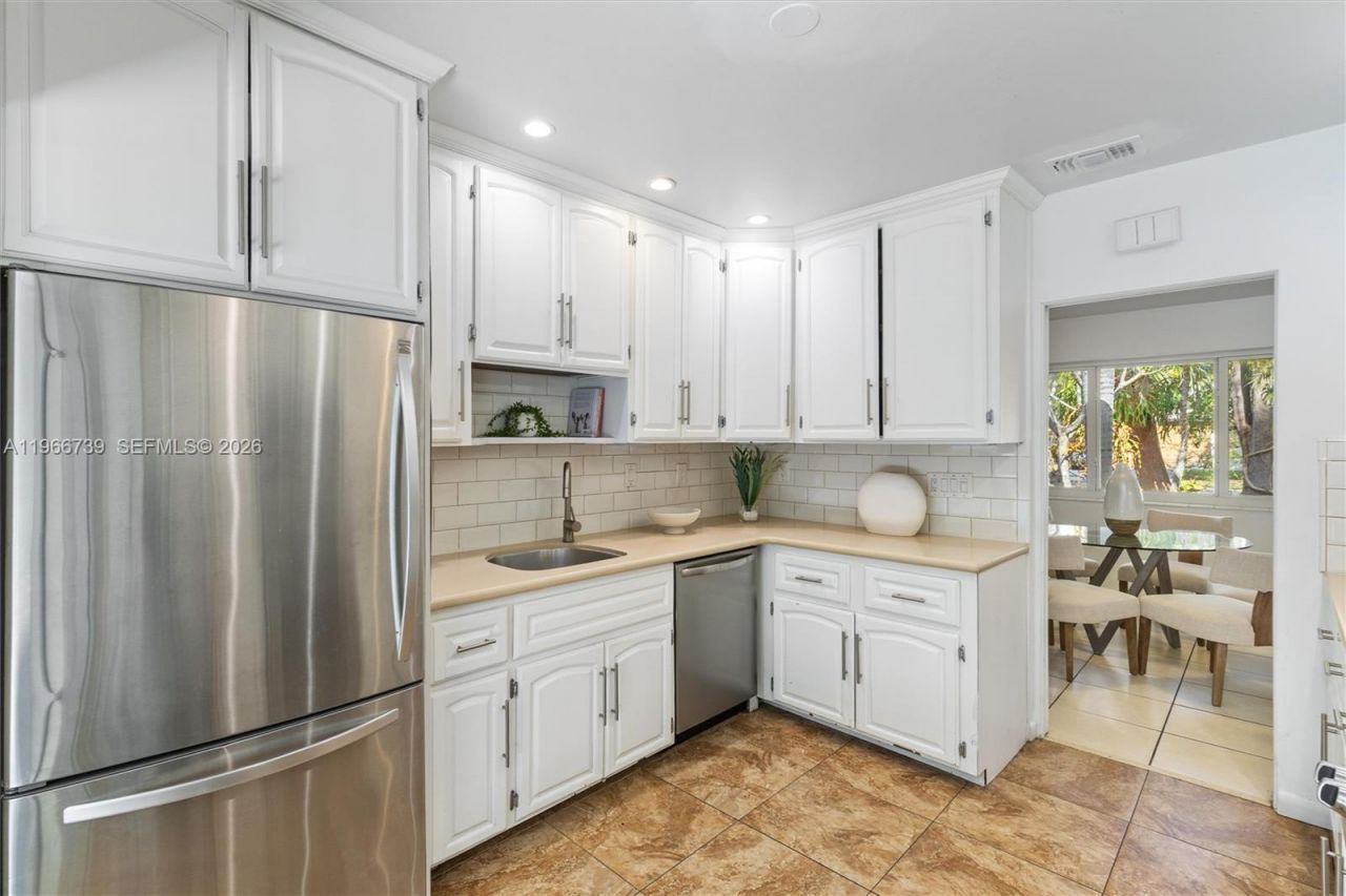 8260 SW 133 St, Pinecrest, FL 33156 Photo