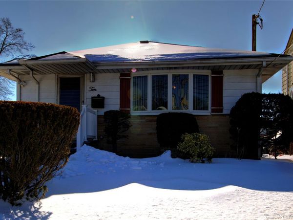 10 Taft Avenue , Hempstead, NY 11550