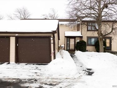 907 Charlesgate Circle, East Amherst, NY 14051
