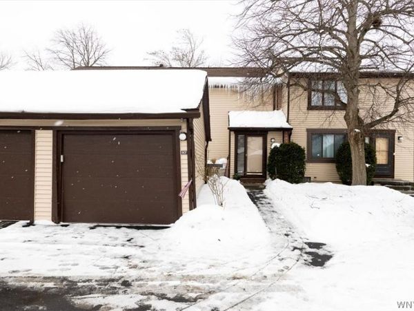 907 Charlesgate Circle, East Amherst, NY 14051