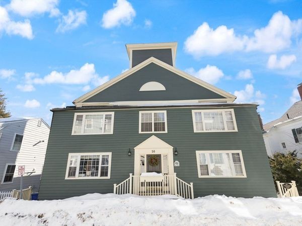 26 Summer St, Unit 1, Marblehead, MA 01945