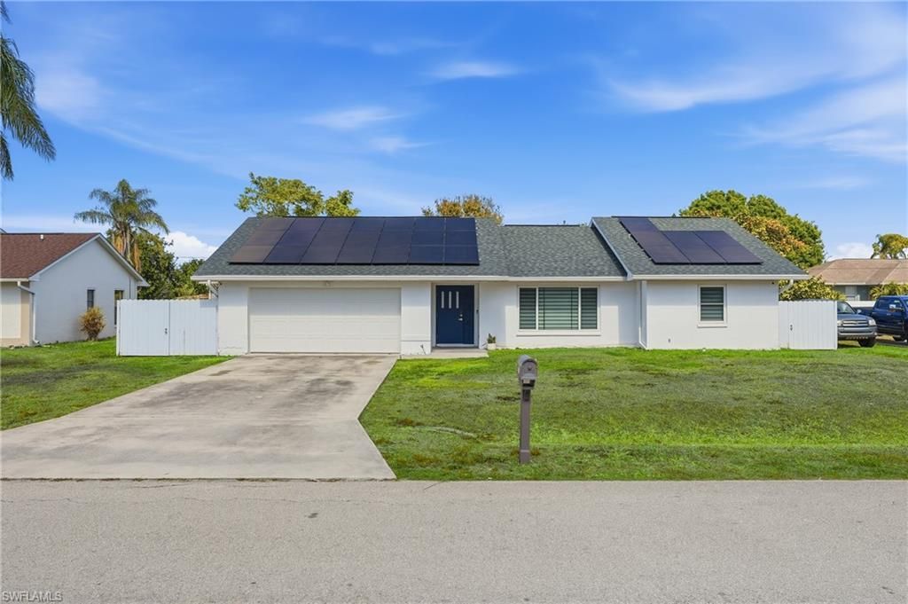 8441 Buena Vista Rd, Fort Myers, FL 33967 Main Photo