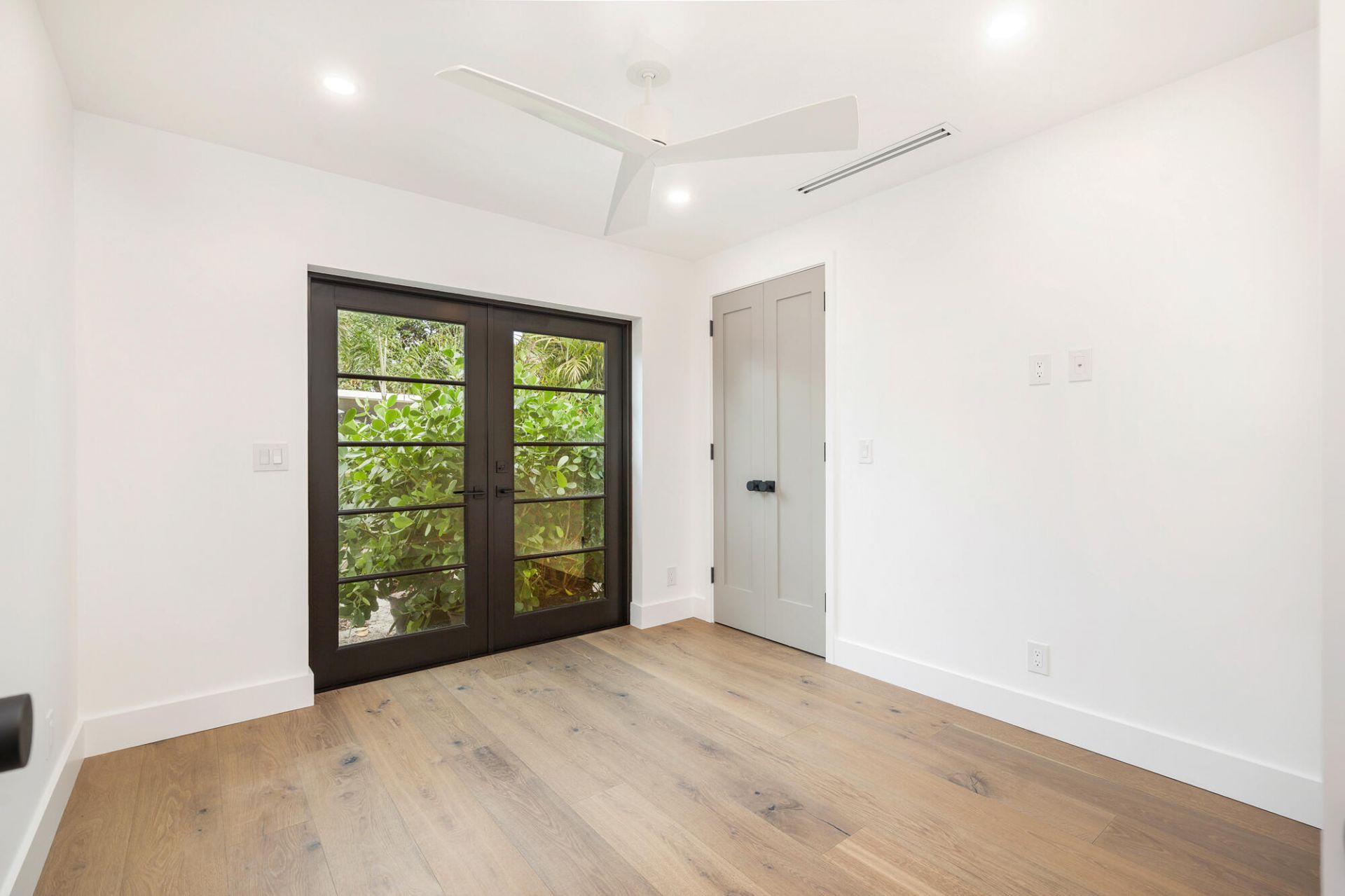 263 Alhambra Place, West Palm Beach, FL 33405 Photo