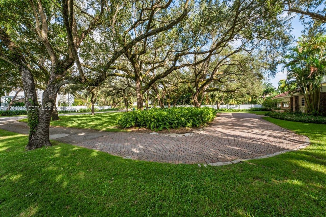 7301 Ponce De Leon Rd, Miami, FL 33143 Photo