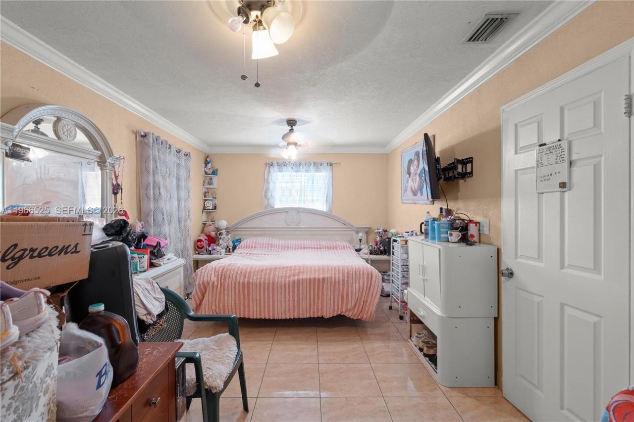 1271 NE 211th St, Miami, FL 33179 Photo