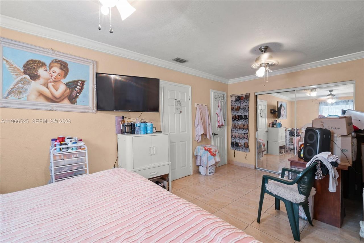 1271 NE 211th St, Miami, FL 33179 Photo