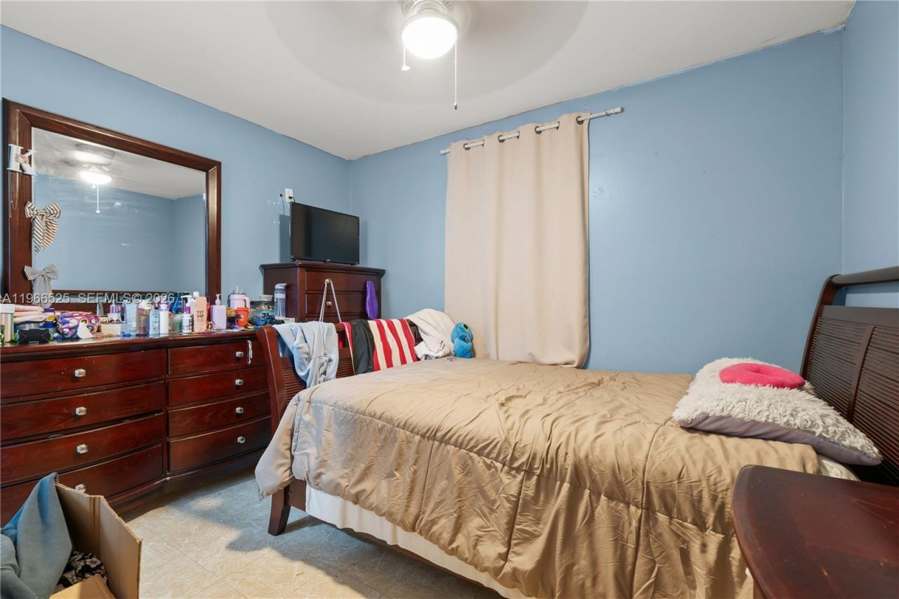 1271 NE 211th St, Miami, FL 33179 Photo