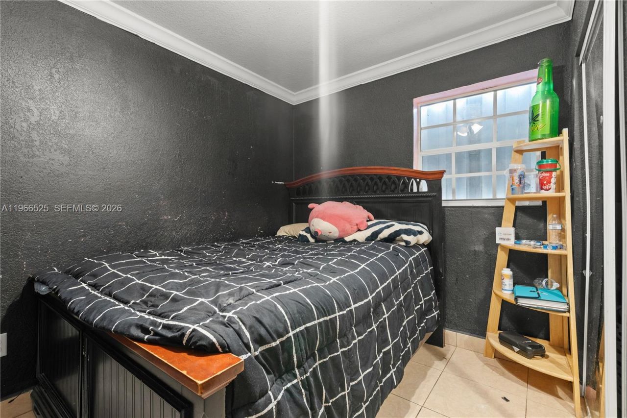 1271 NE 211th St, Miami, FL 33179 Photo