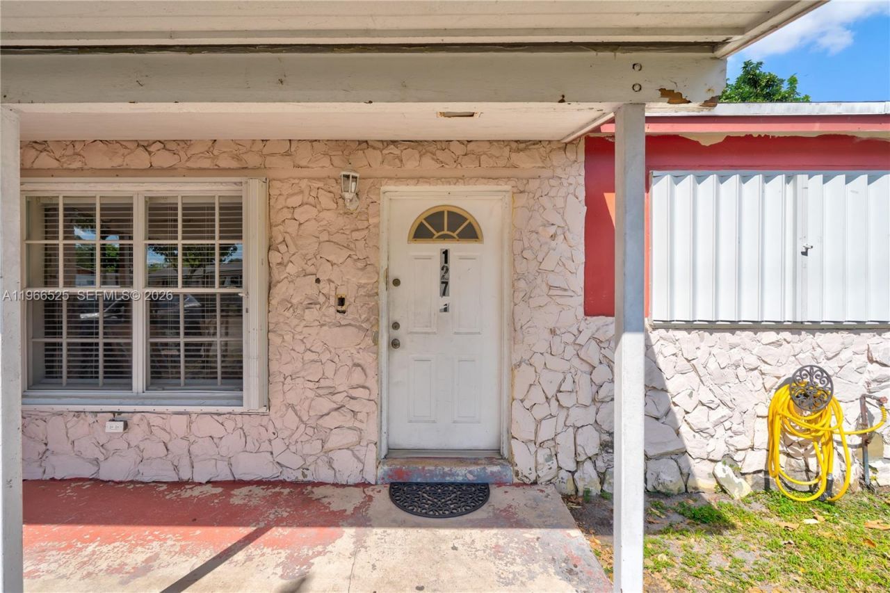 1271 NE 211th St, Miami, FL 33179 Photo