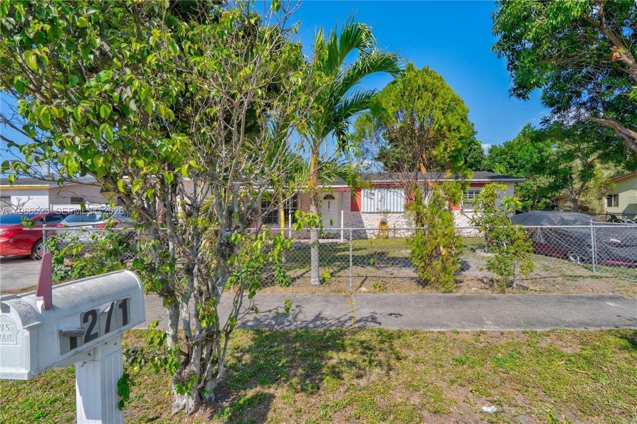 1271 NE 211th St, Miami, FL 33179 Photo