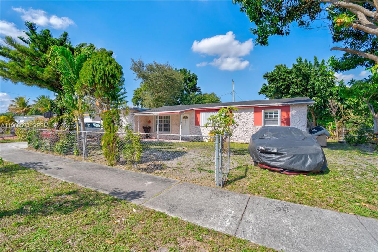 1271 NE 211th St, Miami, FL 33179 Photo