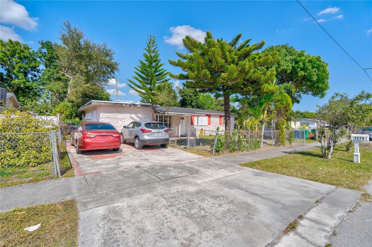 1271 NE 211th St, Miami, FL 33179 Photo