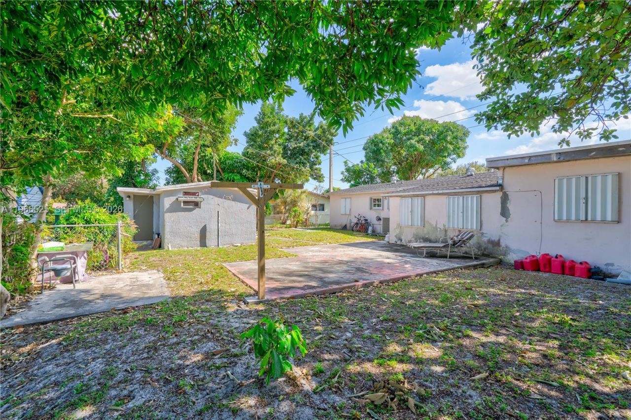 1271 NE 211th St, Miami, FL 33179 Photo