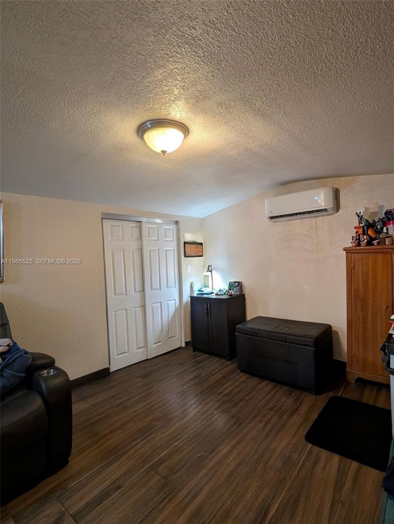 1271 NE 211th St, Miami, FL 33179 Photo