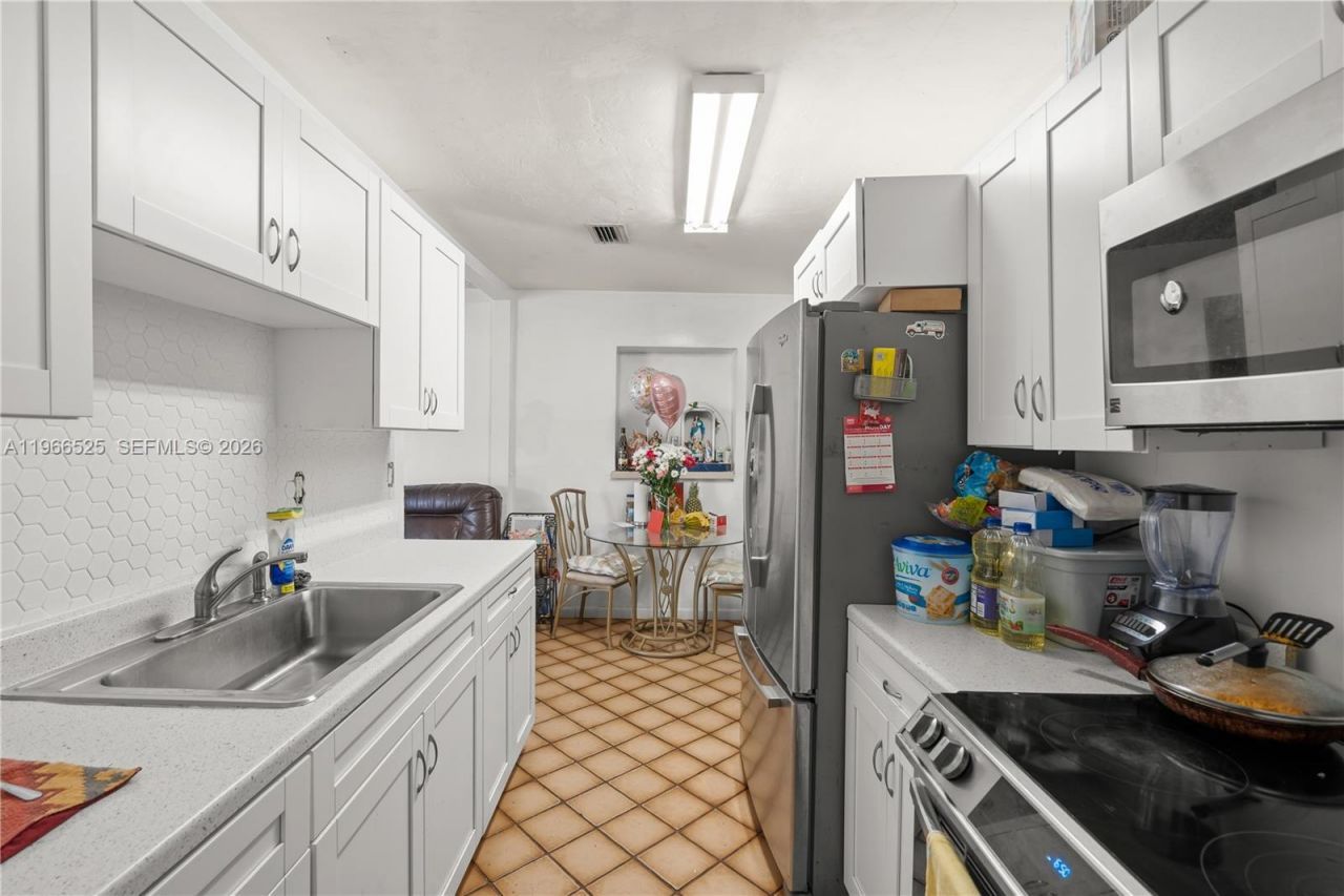 1271 NE 211th St, Miami, FL 33179 Photo