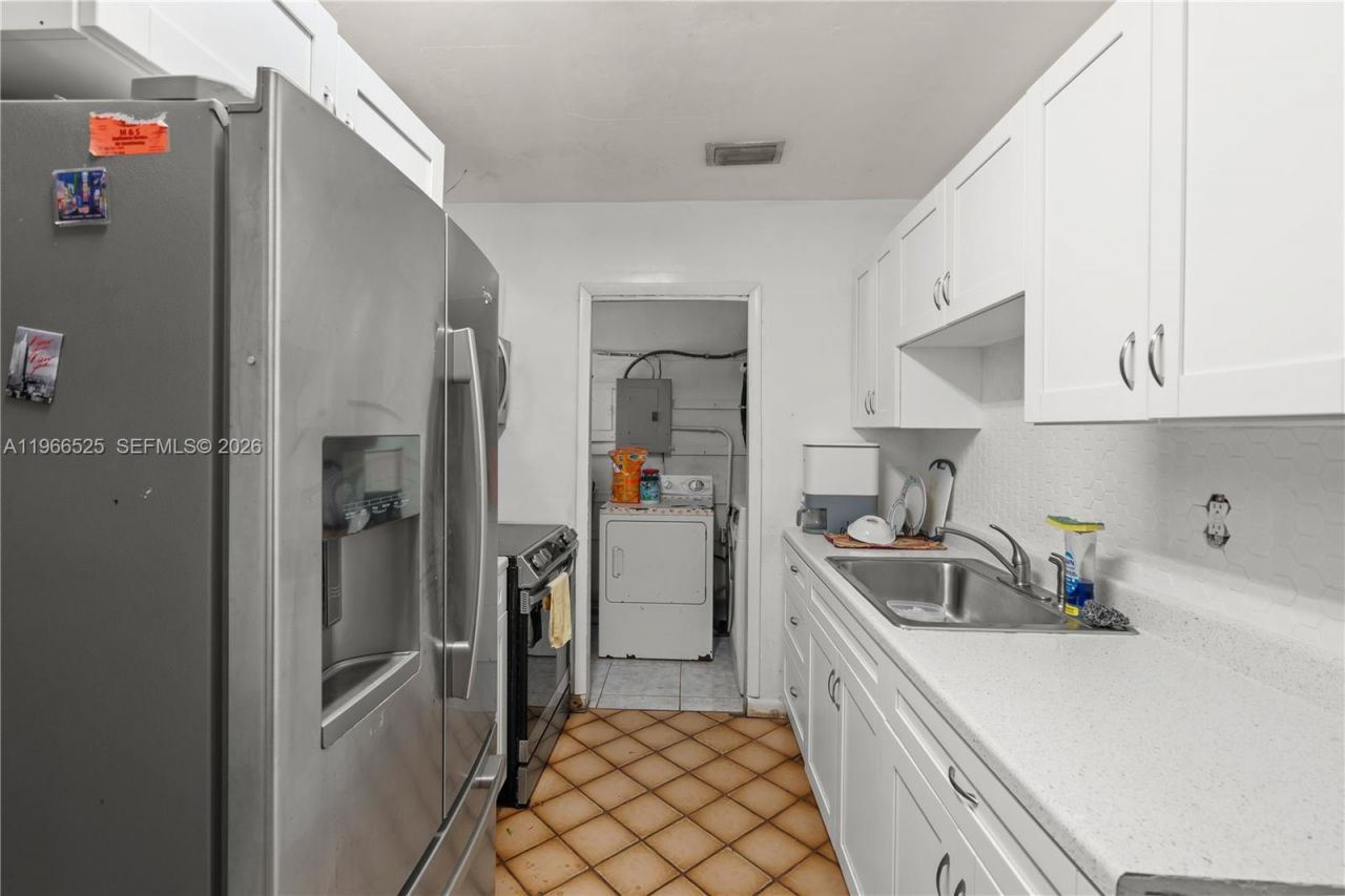 1271 NE 211th St, Miami, FL 33179 Photo