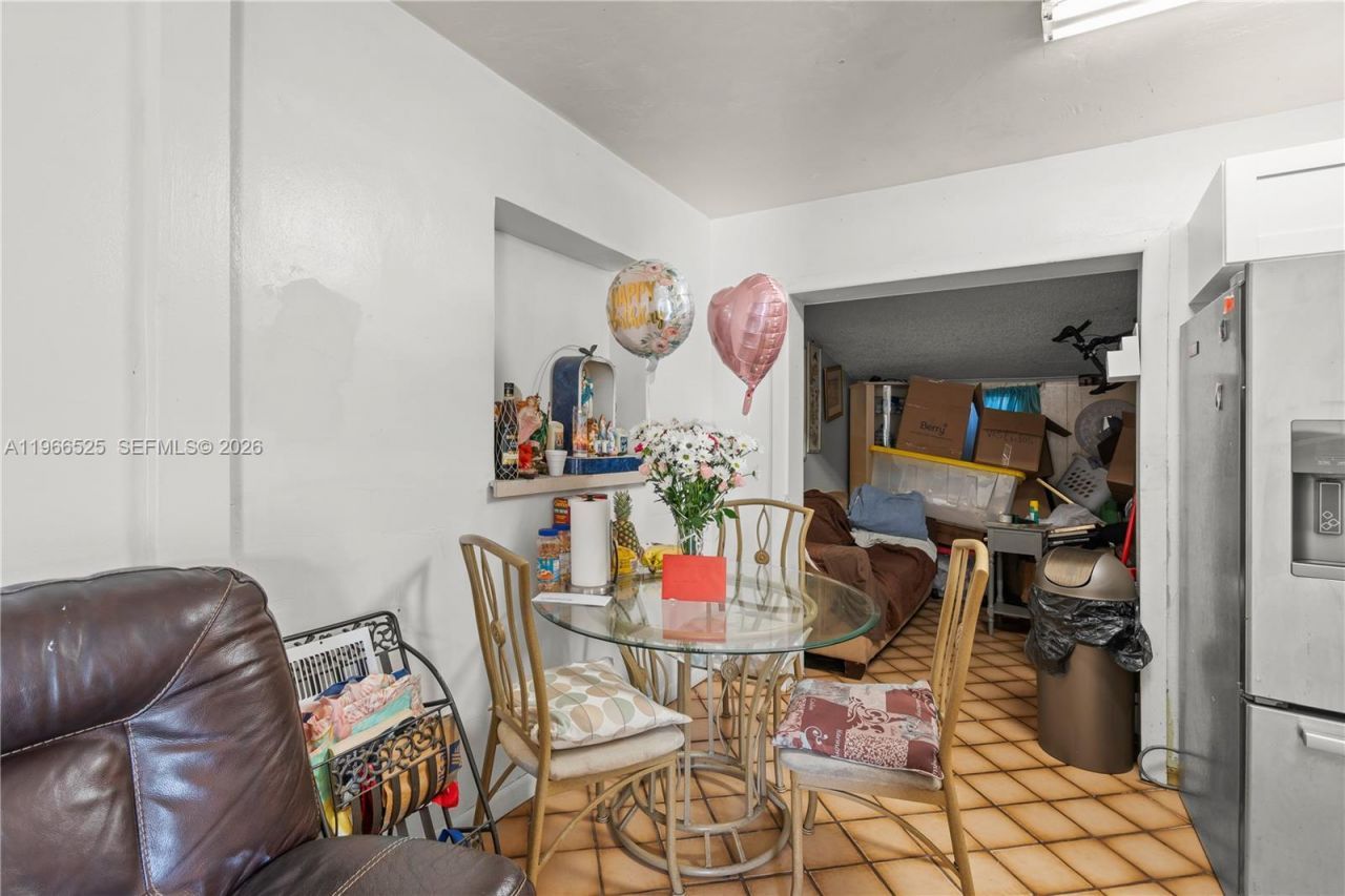 1271 NE 211th St, Miami, FL 33179 Photo