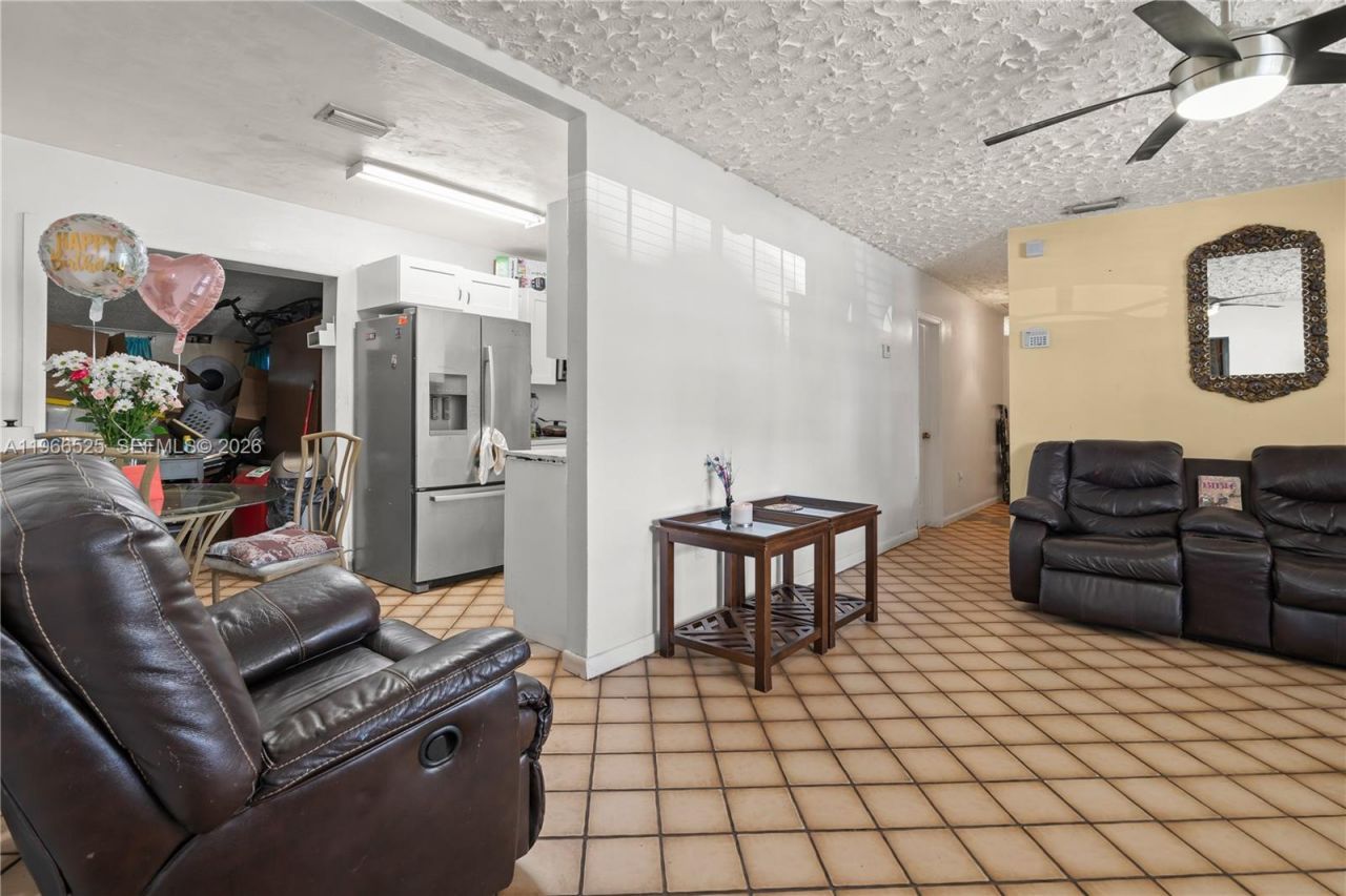 1271 NE 211th St, Miami, FL 33179 Photo