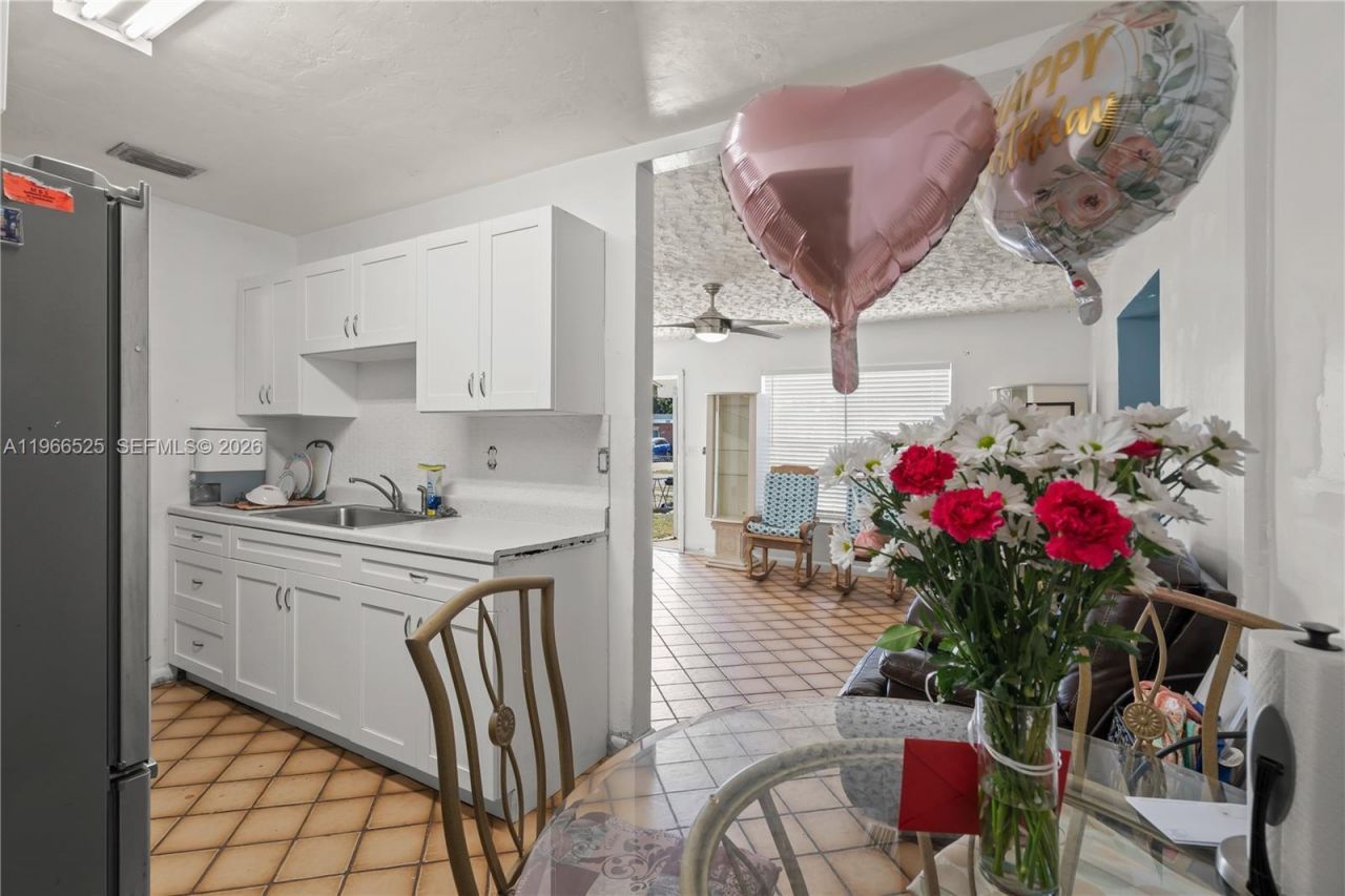 1271 NE 211th St, Miami, FL 33179 Photo