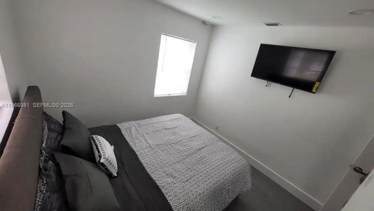 821 NE 6th St, Unit 1, Hallandale Beach, FL 33009 Photo