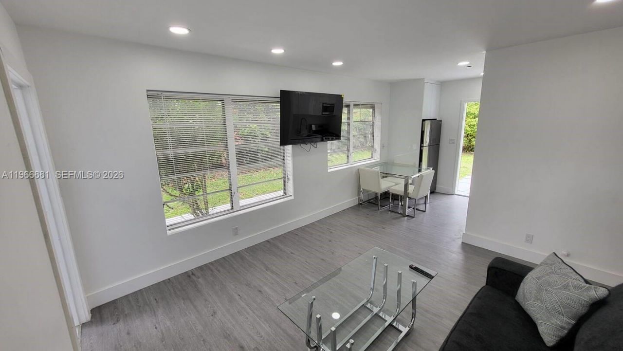 821 NE 6th St, Unit 1, Hallandale Beach, FL 33009 Photo