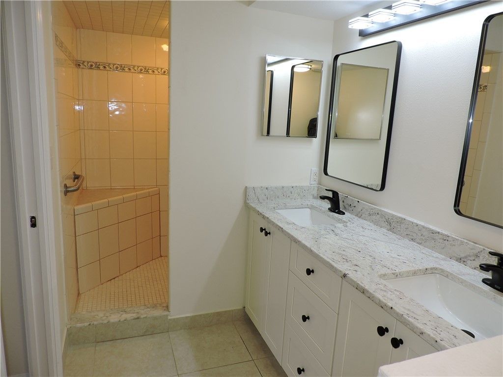 6240 E Mirror Lake Drive, Unit 201, Sebastian, FL 32958 Photo