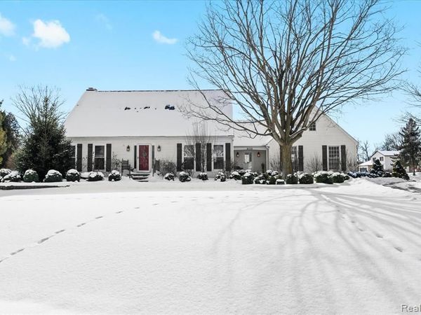 9112 Meadowdale Drive, Brighton Twp, MI 48114