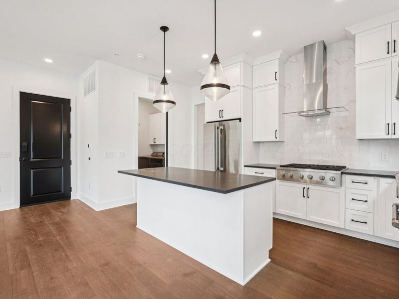 2867 Kobuk Drive, Unit 204, Columbus, OH 43228 Photo 9