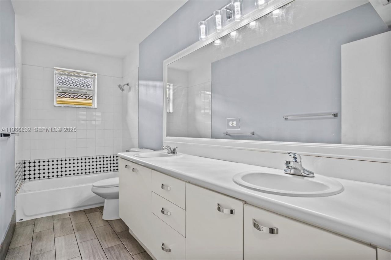 2167 Hacienda Ter, Weston, FL 33327 Photo