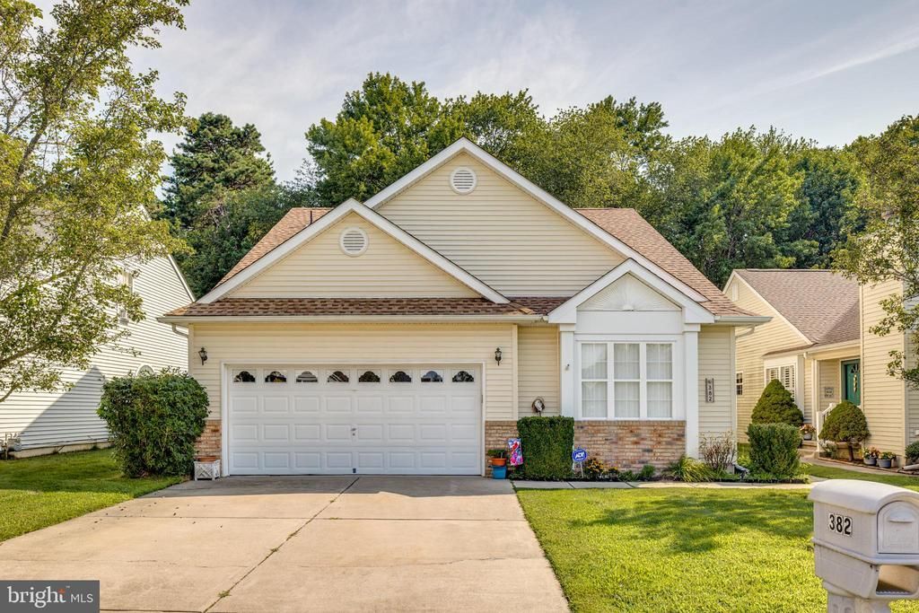 382 Saint Thomas Boulevard, Williamstown, NJ 08094 Main Photo