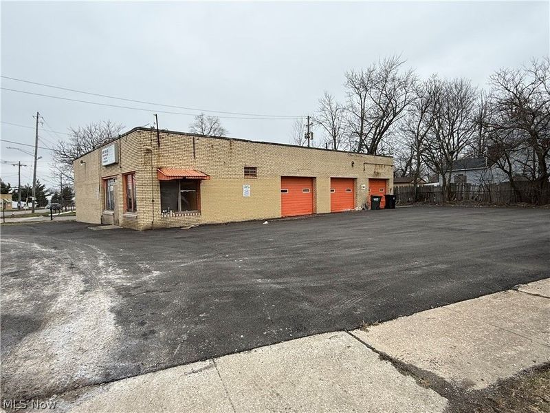 17609 Miles Road, Cleveland, OH 44128 Photo 2