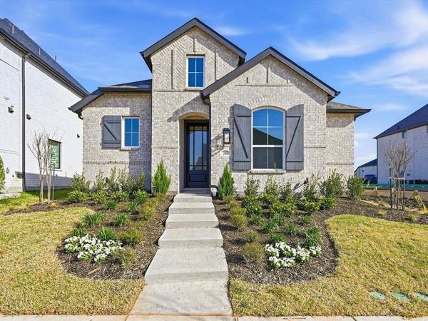 2068 Cuellar Way, Van Alstyne, TX 75495