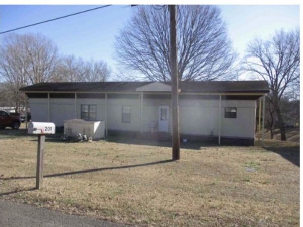 200 Barren Drive , Scottsville, KY 42164