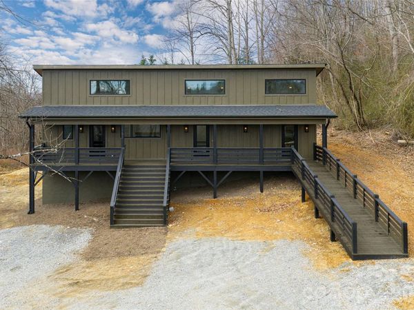 153 Hackleburg Lane, Hendersonville, NC 28792